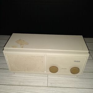RCA Vintage Solid State Radio RZA 205 Model Broadcast Receiver